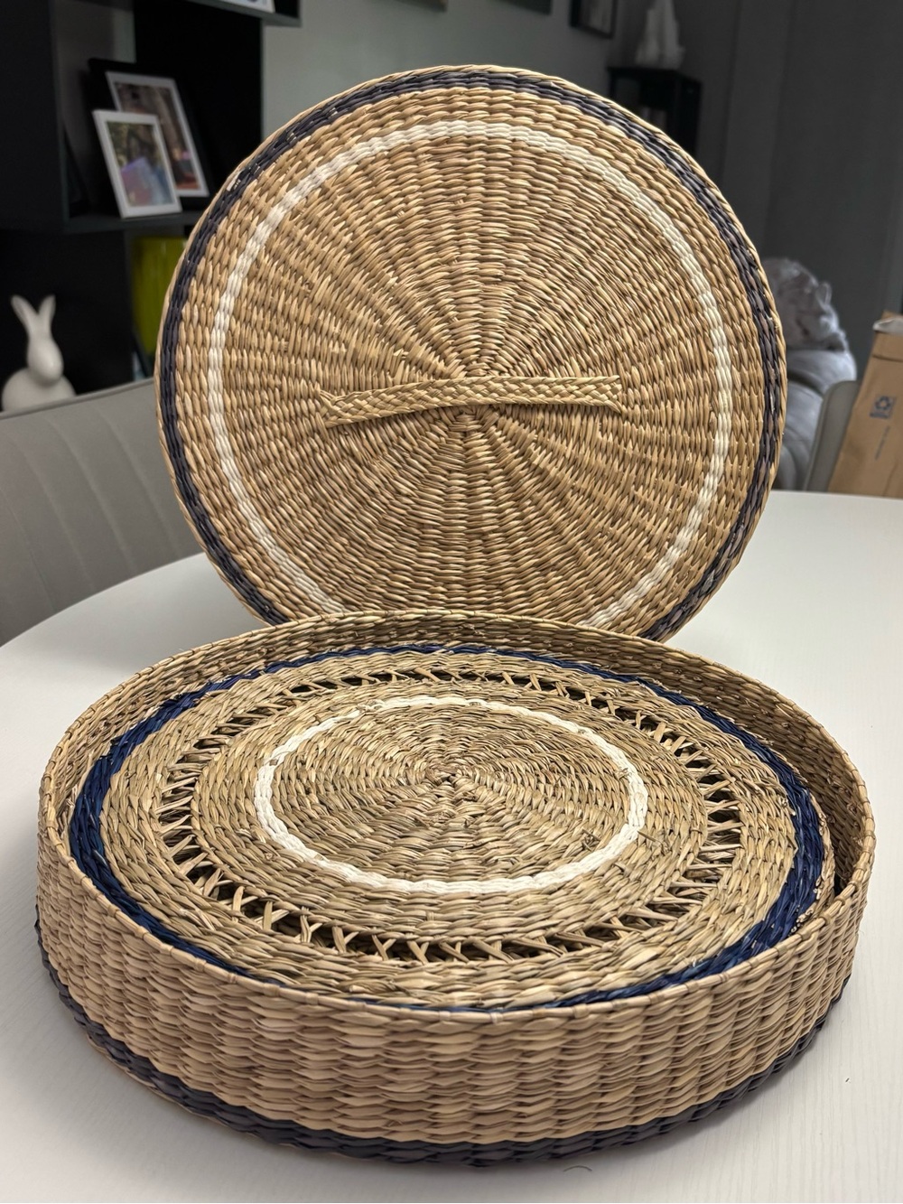Pottery Barn Woven Seagrass Placemats Set of 6 with Lidded Holder (1 Mismatched)